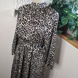 Loft Long Sleeve Mock Neck Dress in Cream/Black Leopard Print Size 4 Petite